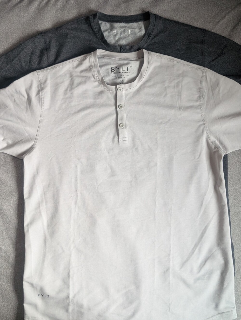 2 BYLT Drop Cut Lux Short Sleeve Henley Shirt Performance Dark/Light Gray Men M